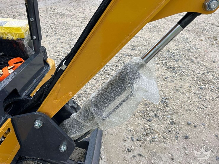 2025-cfg-industrial-qk18r-mini-excavator-image-11