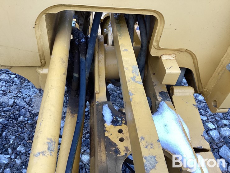 2013-deere-672g-image-13