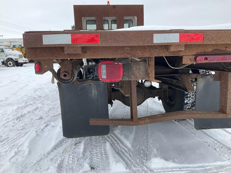 2000-freightliner-fl70-image-36