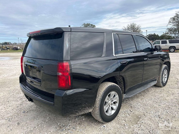 2019-chevrolet-tahoe-4x4-suv-image-3