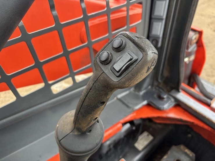 kubota-ssv75-image-22