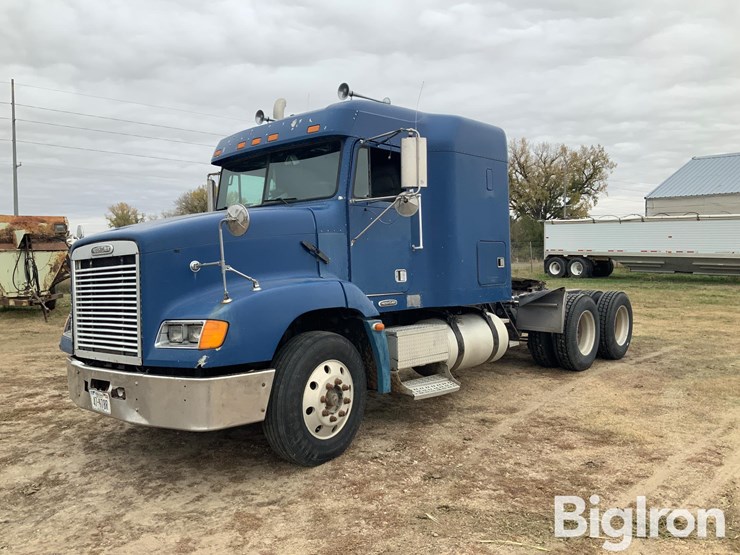 1999-freightliner-fld112-image-1