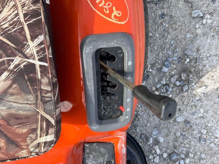 2012-husqvarna-lth18538-38"-riding-mower-image-11