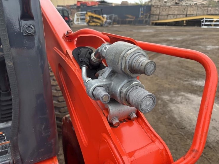 kubota-ssv75-image-13