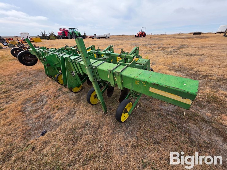 john-deere-885-image-1