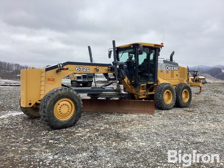 2013-deere-672g-image-1