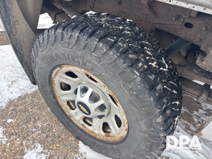 2011-chevrolet-3500hd-image-21