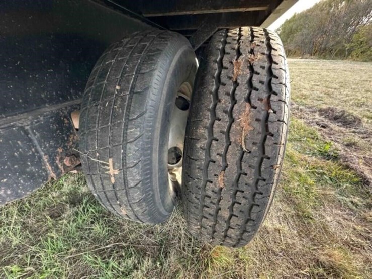 2016-maxey-26’-gooseneck-flatbed-trailer-image-16