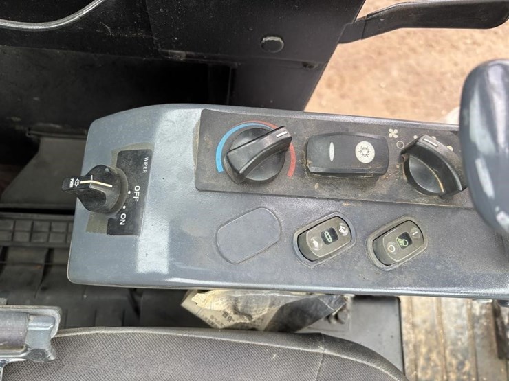 caterpillar-305.5e2-image-39