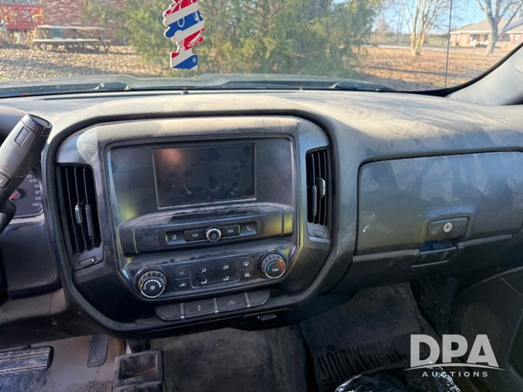 2017-chevrolet-3500hd-image-10