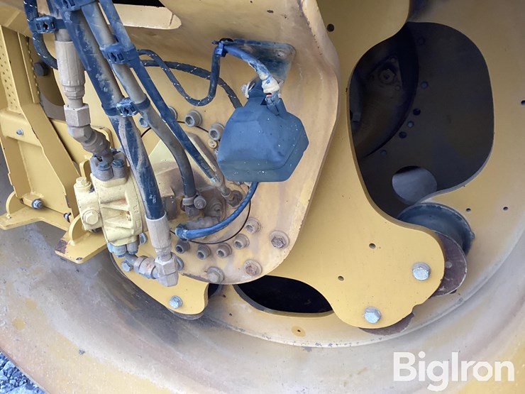 caterpillar-cb66b-image-15