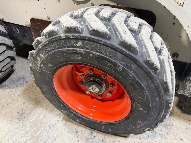 2015-bobcat-s650-image-19