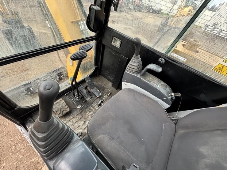 2023-caterpillar-305.5e2-image-29