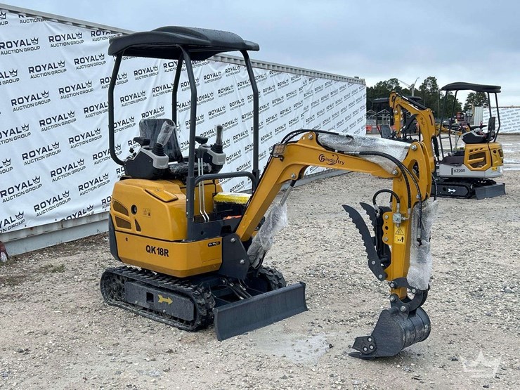 2025-cfg-industrial-qk18r-mini-excavator-image-2