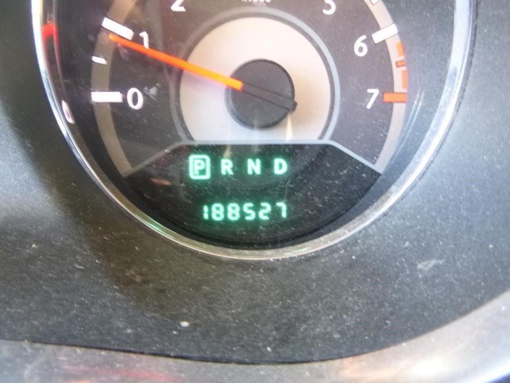 2013-chrysler-200-sedan-image-14