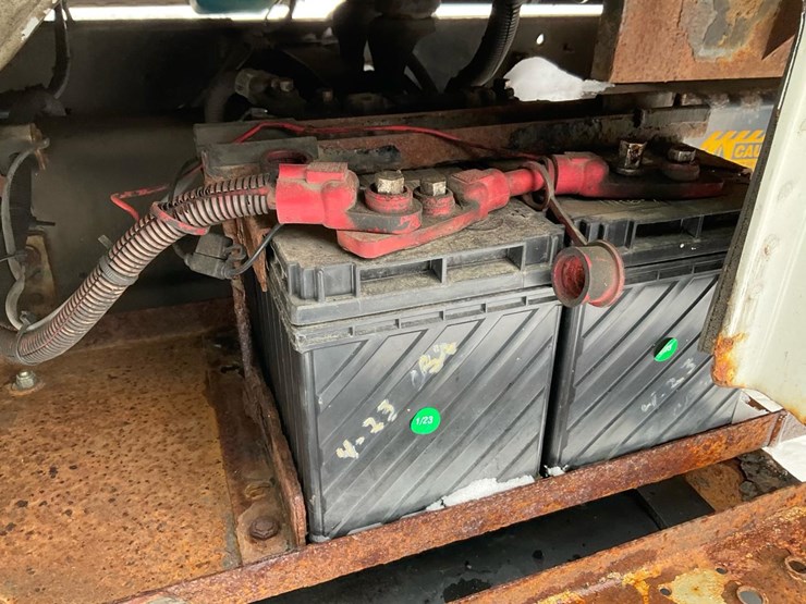 2000-freightliner-fl70-image-21