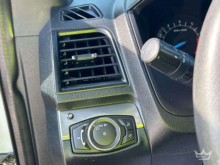 2016-ford-explorer-awd-suv-image-15