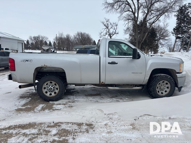 2011-chevrolet-3500hd-image-8