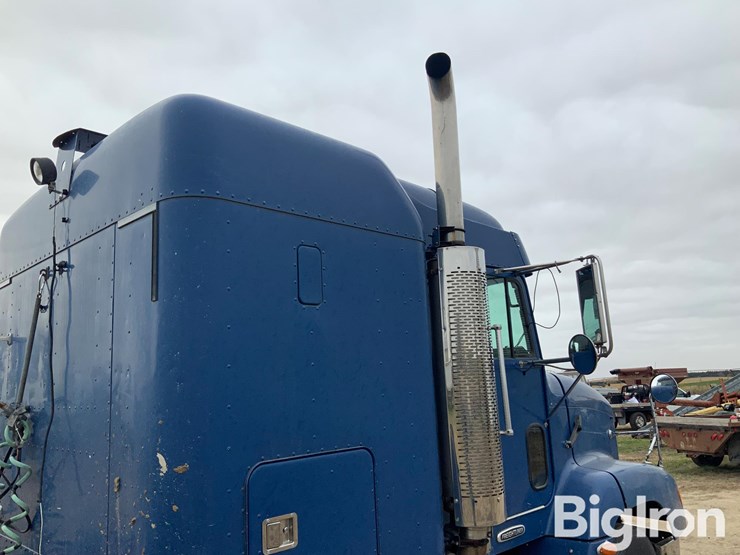 1999-freightliner-fld112-image-13