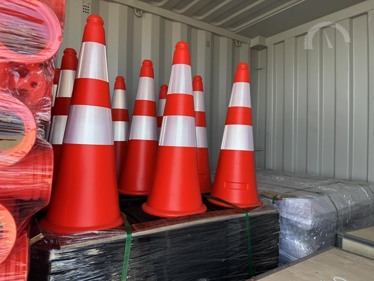 27-x-2025-landhero-road-cone-(1)-image-1