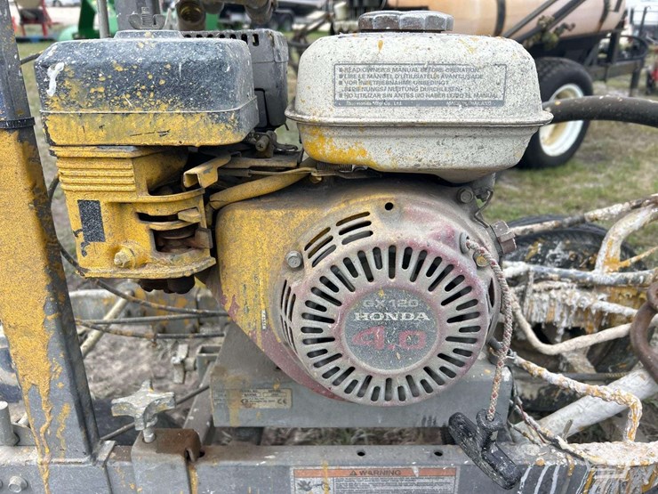 graco-gas-powered-portable-line-striper-image-6