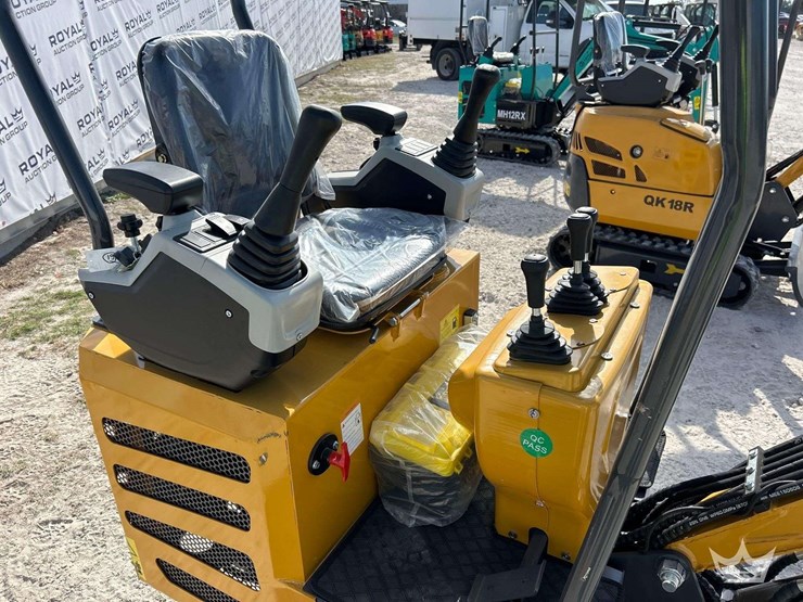 2025-cfg-industrial-mx12rx-mini-excavator-image-10