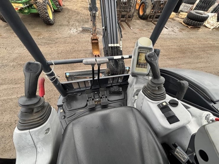 2022-deere-35g-image-28