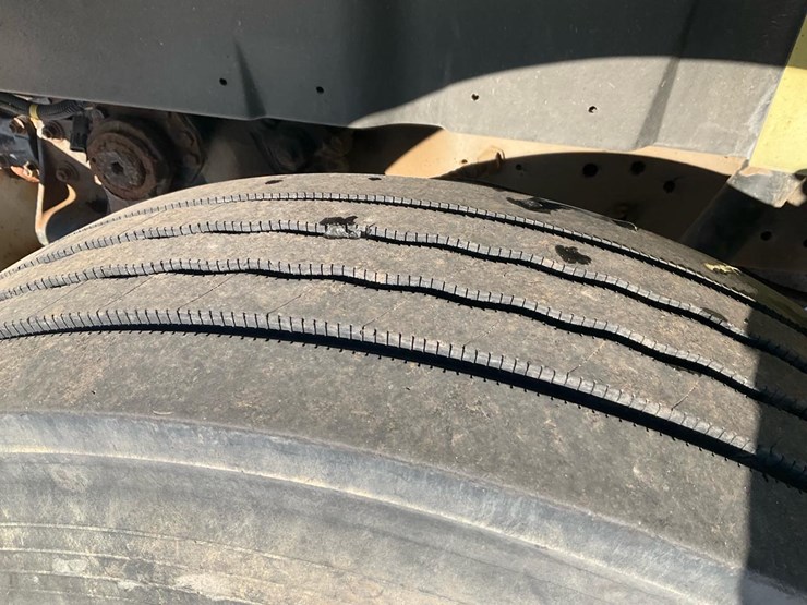 international-4900-image-17