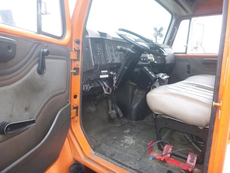 international-4900-image-8