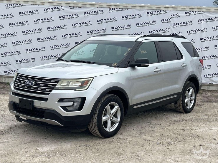 2016-ford-explorer-4wd-xlt-suv-image-1