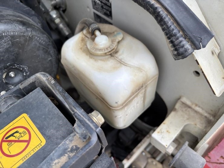 2016-takeuchi-tl8-image-34