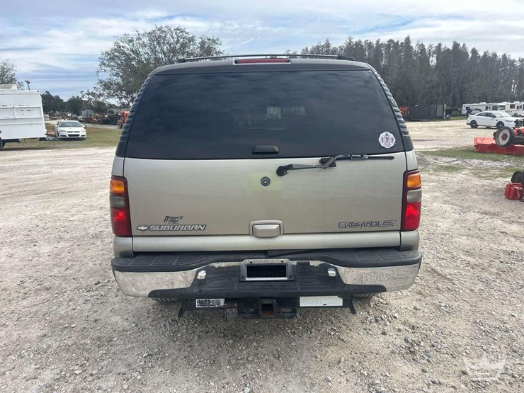 2001-chevrolet-suburban-suv-image-22