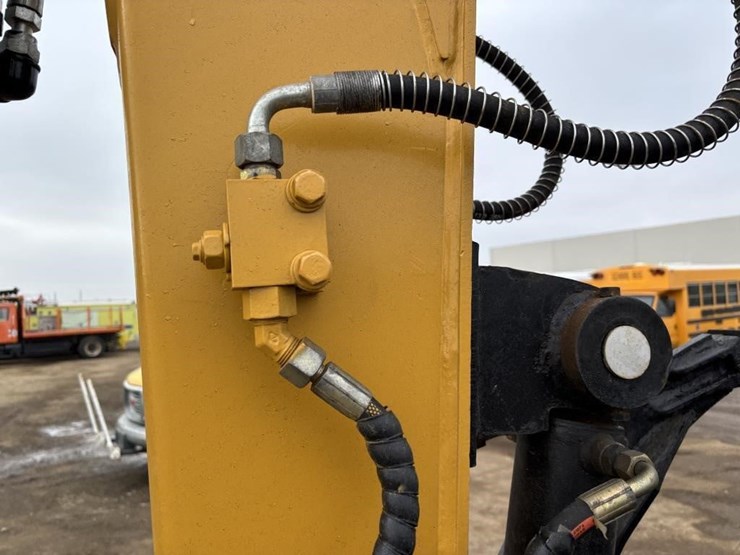 caterpillar-305.5e2-image-17