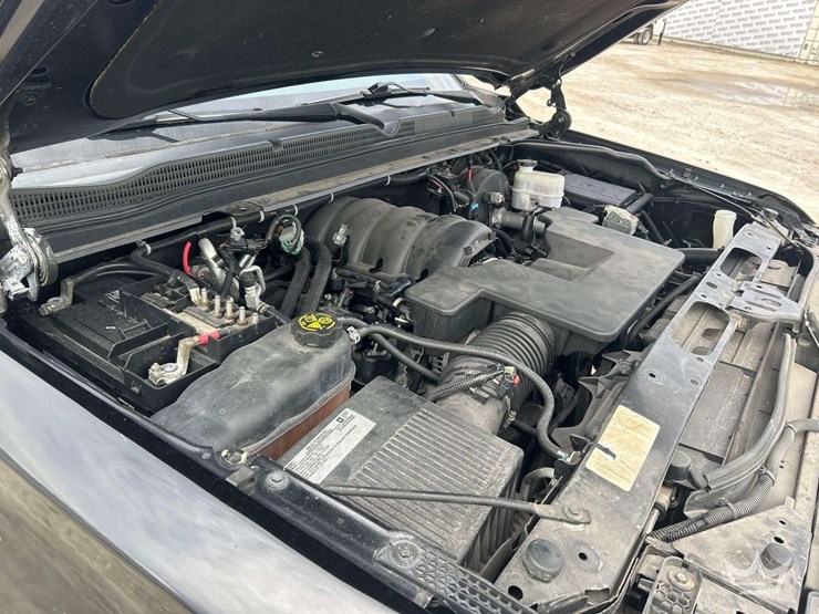 2019-chevrolet-tahoe-4x4-suv-image-8