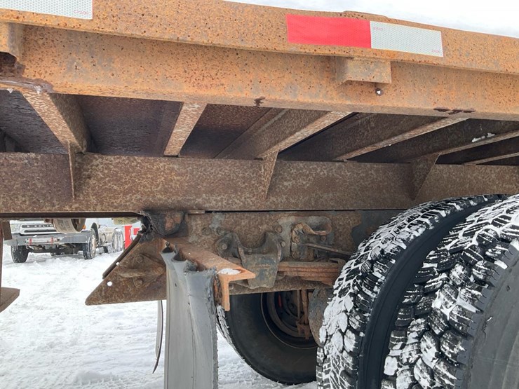 2000-freightliner-fl70-image-40