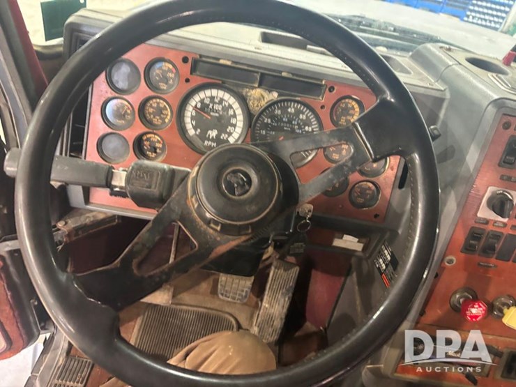 1993-mack-ch613-image-49