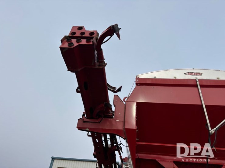 2018-case-ih-810-image-51