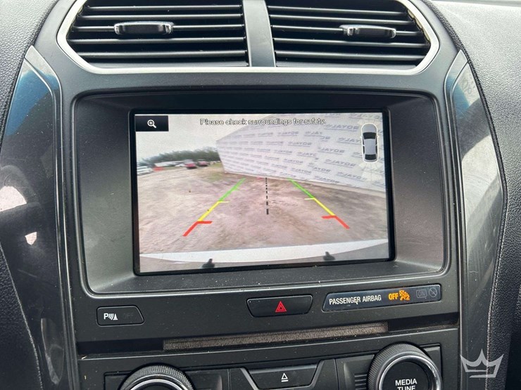 2016-ford-explorer-4wd-xlt-suv-image-16