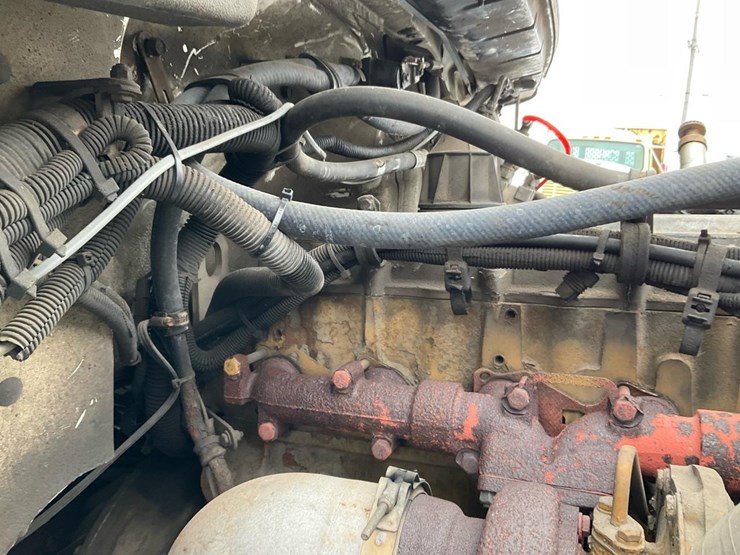 2000-freightliner-fl70-image-75