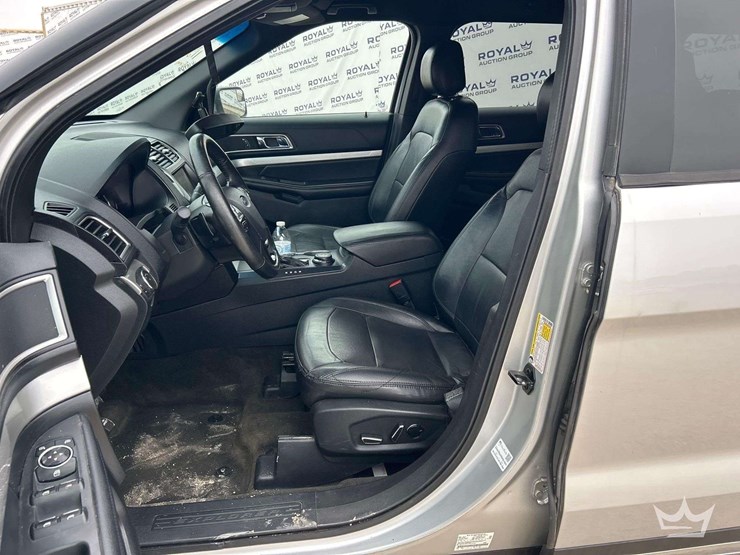 2016-ford-explorer-4wd-xlt-suv-image-13