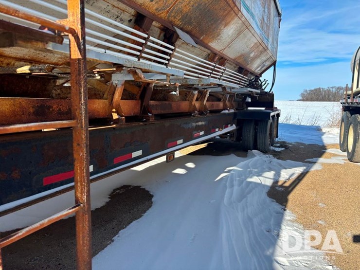 2007-neville-trailer-image-22