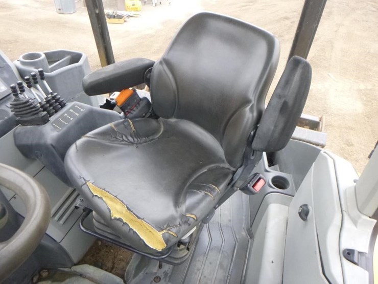 2021-caterpillar-415-il-image-23