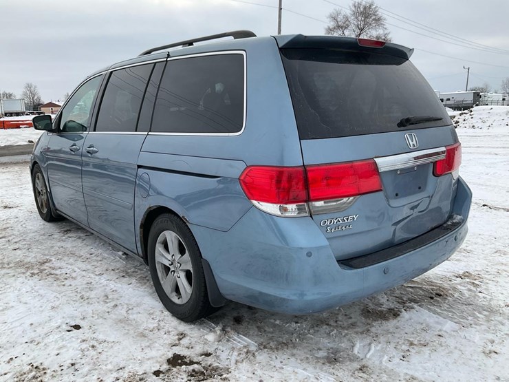 2010-honda-odyssey-touring-image-3