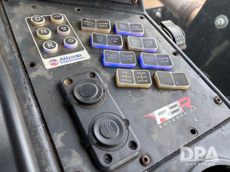 2018-case-ih-810-image-94