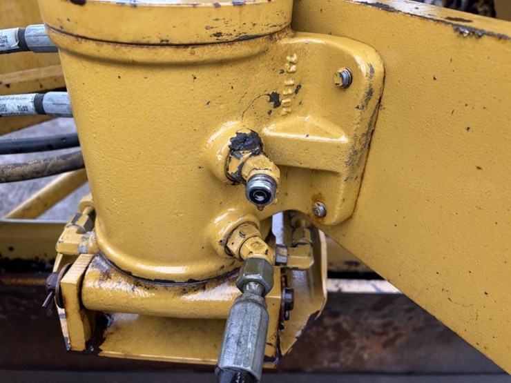 2006-caterpillar-143h-image-23