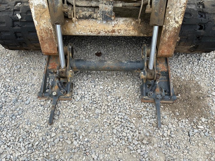 2016-bobcat-t740-image-9