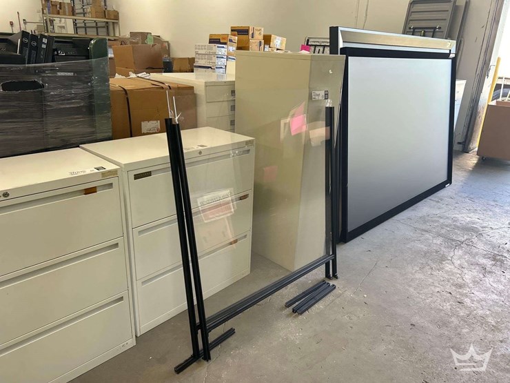 two-plexiglass-dividers-image-2