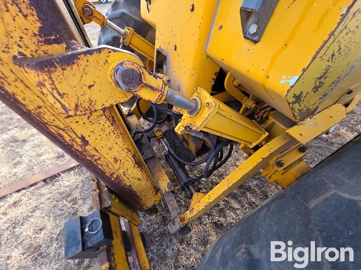 john-deere-380-image-9