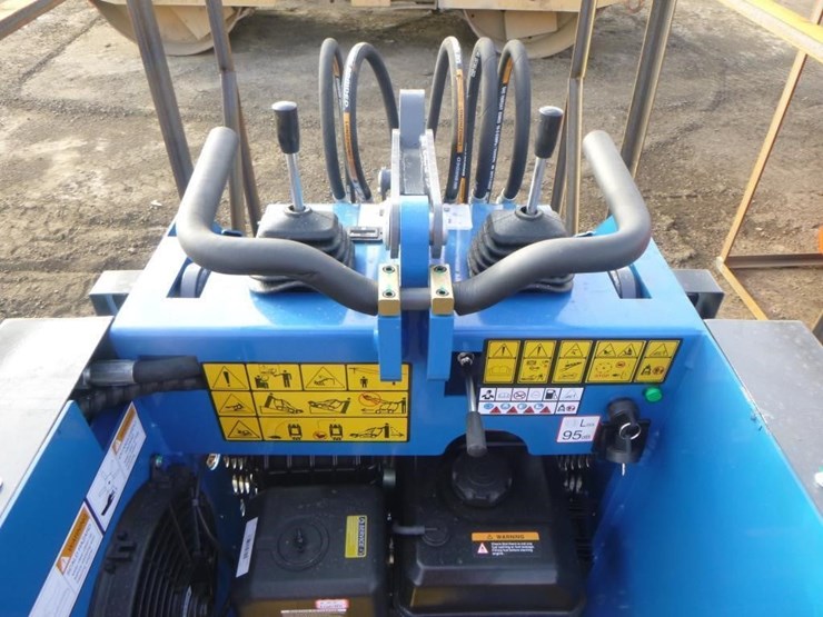 2025-agt-mx-mrw14-skid-steer-loader-image-13