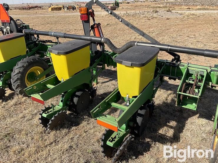 john-deere-1700-image-15